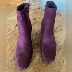 Old Navy faux suede square toe boot
Wine color, never worn, new without tag